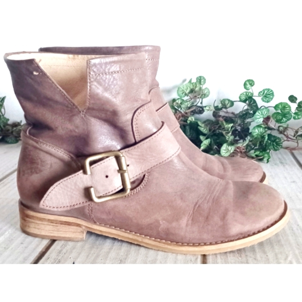 IL LACCIO Women's Brown Distressed Italian Leather Buckle Booties